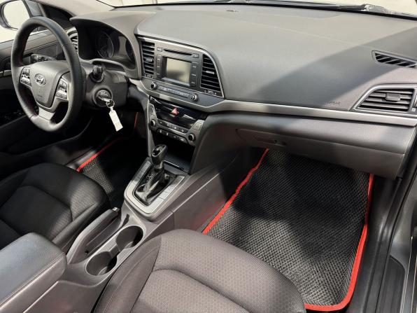 Hyundai Elantra VI (AD) с пробегом 2017 года, цена 1 299 800 рублей, 175000 км, седан, Автокод Объявления