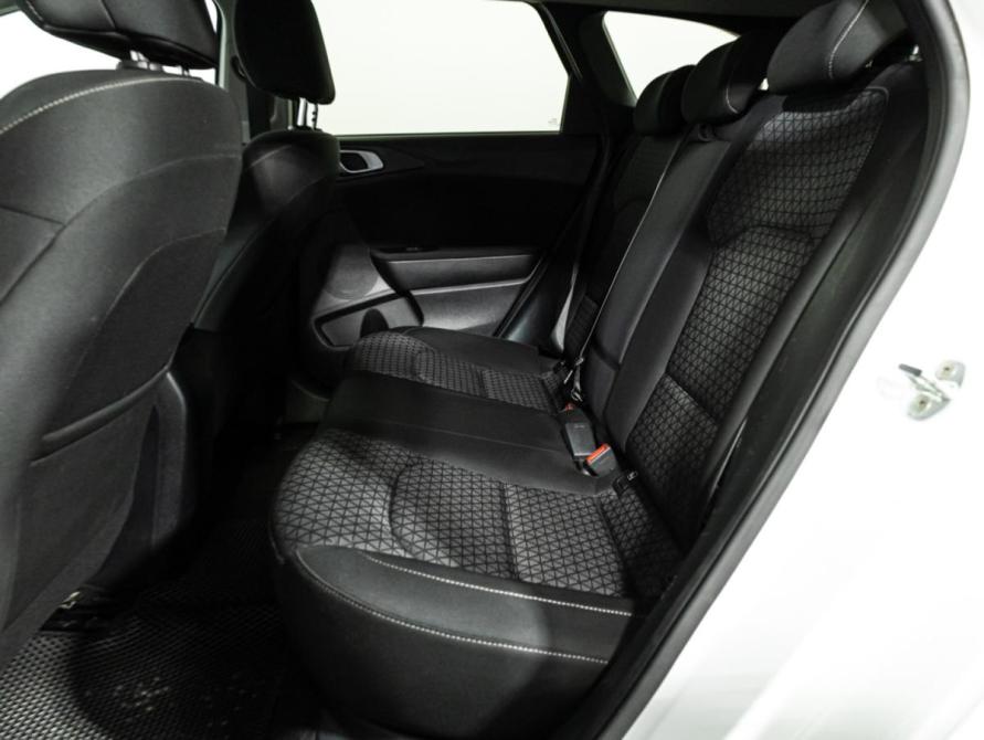 Kia Ceed III Санкт-Петербург  - изображение 11