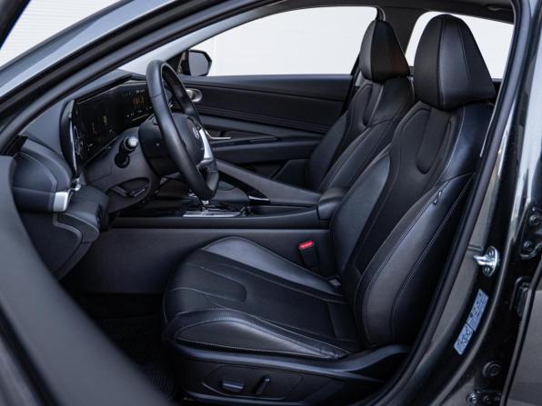 Hyundai Elantra VII (CN7) Рестайлинг с пробегом 2024 года, цена 2 280 000 рублей, 39237 км, седан, Автокод Объявления