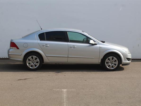 Opel Astra H Рестайлинг с пробегом 2012 года, цена 600 000 рублей, 163232 км, седан, Автокод Объявления