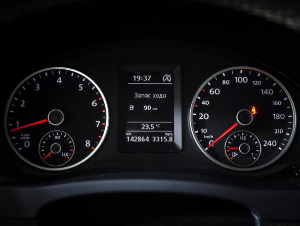 Volkswagen Tiguan I Рестайлинг с пробегом 2015 года, цена 1 288 000 рублей, 142500 км, внедорожник, Автокод Объявления