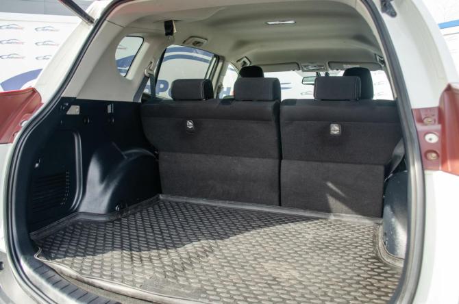 Toyota RAV4 IV (XA40) с пробегом 2015 года, цена 1 650 000 рублей, 300000 км, внедорожник, Автокод Объявления