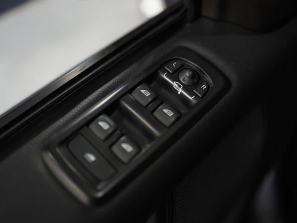 Land Rover Discovery IV Рестайлинг с пробегом 2013 года, цена 1 649 000 рублей, 258027 км, внедорожник, Автокод Объявления