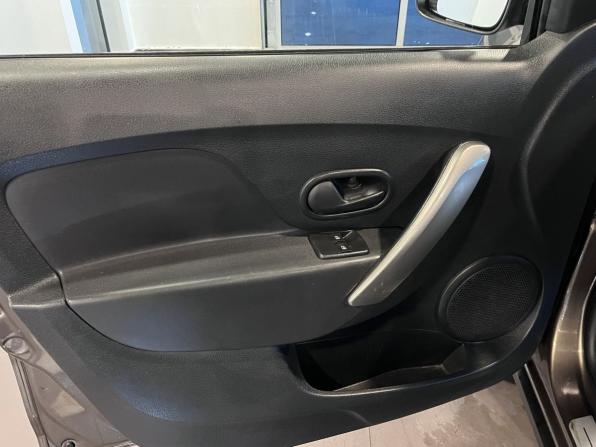 Renault Sandero II Рестайлинг с пробегом 2019 года, цена 1 280 000 рублей, 88425 км, хэтчбек, Автокод Объявления