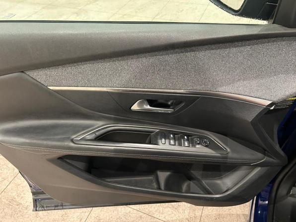 Peugeot 3008 II с пробегом 2017 года, цена 1 399 000 рублей, 172239 км, внедорожник, Автокод Объявления