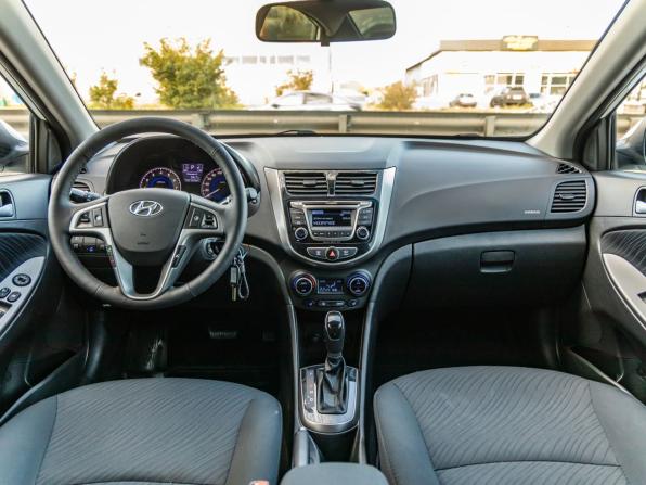 Hyundai Solaris I Рестайлинг с пробегом 2015 года, цена 1 048 000 рублей, 147300 км, седан, Автокод Объявления