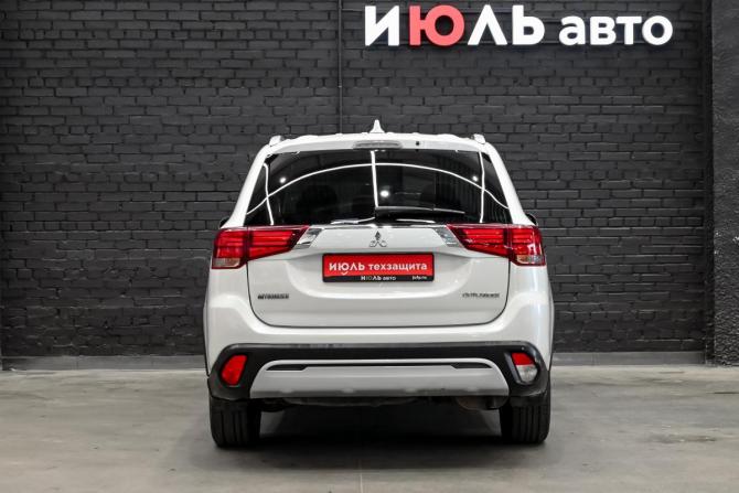 Mitsubishi Outlander III Рестайлинг 3 с пробегом 2019 года, цена 1 950 000 рублей, 211728 км, внедорожник, Автокод Объявления