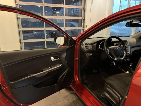 Kia Rio III Рестайлинг с пробегом 2017 года, цена 1 378 000 рублей, 41390 км, хэтчбек, Автокод Объявления