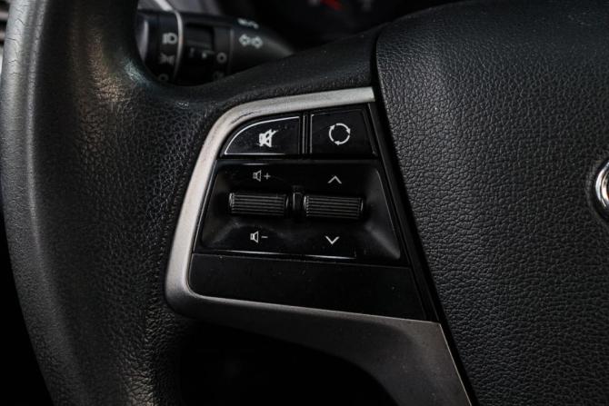 Hyundai Solaris II с пробегом 2018 года, цена 980 000 рублей, 212822 км, седан, Автокод Объявления