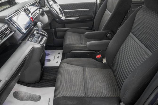 Honda Stepwgn V с пробегом 2016 года, цена 2 049 000 рублей, 110000 км, минивэн, Автокод Объявления