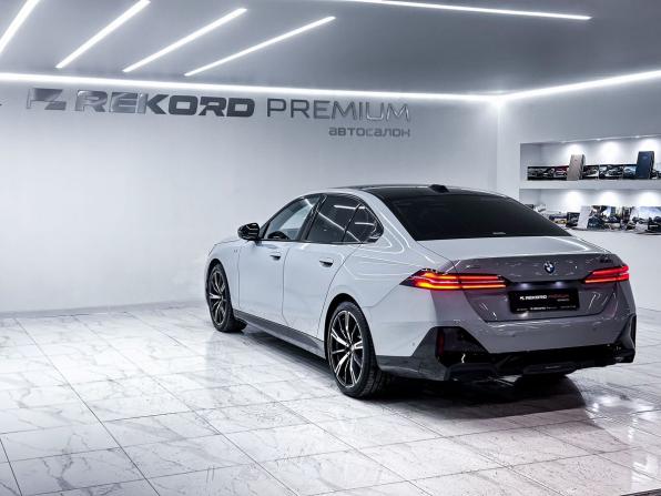 BMW 5 серии VIII (G60/G61/G68) с пробегом 2025 года, цена 7 900 000 рублей, 4097 км, седан, Автокод Объявления