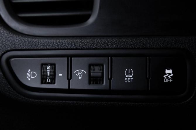 Kia Rio IV с пробегом 2018 года, цена 1 599 900 рублей, 68466 км, хэтчбек, Автокод Объявления