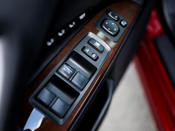 Lexus IS II Рестайлинг 2 с пробегом 2012 года, цена 2 799 000 рублей, 155553 км, кабриолет, Автокод Объявления