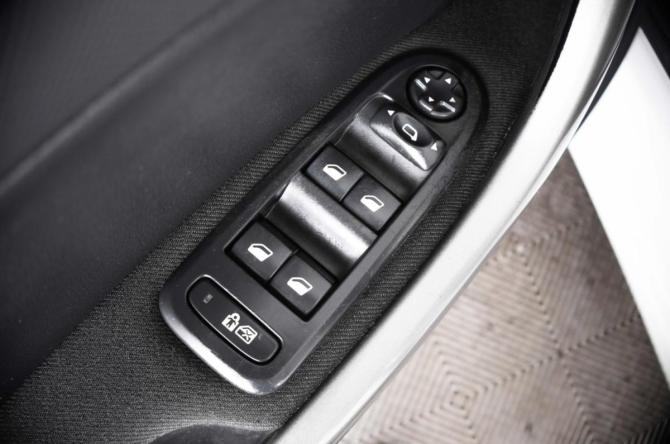 Peugeot 308 I Рестайлинг с пробегом 2012 года, цена 459 000 рублей, 181200 км, хэтчбек, Автокод Объявления