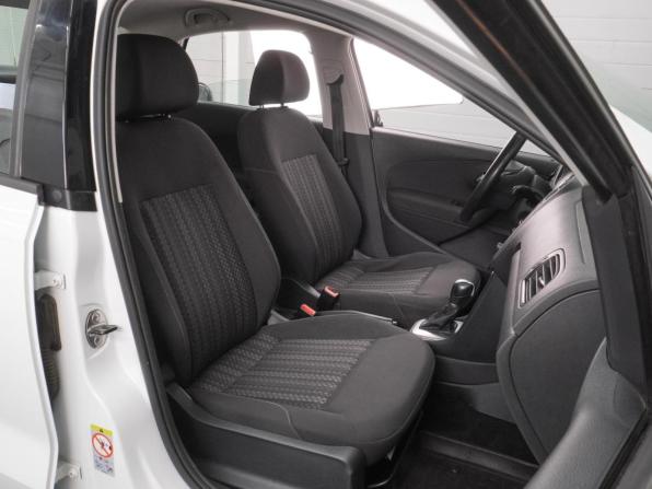 Volkswagen Polo V Рестайлинг с пробегом 2018 года, цена 1 249 000 рублей, 119771 км, седан, Автокод Объявления