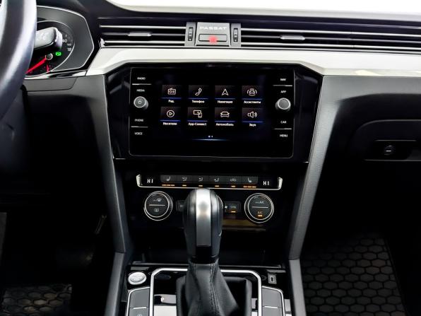 Volkswagen Passat B8 Рестайлинг с пробегом 2020 года, цена 2 459 000 рублей, 33972 км, седан, Автокод Объявления