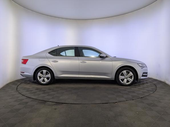 Skoda Superb III Рестайлинг с пробегом 2021 года, цена 2 500 000 рублей, 133030 км, лифтбек, Автокод Объявления
