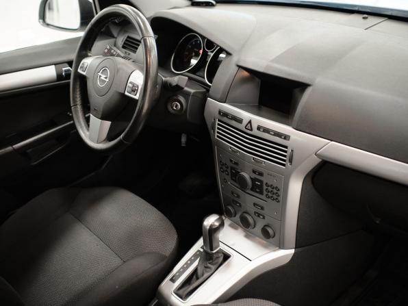 Opel Astra H Рестайлинг с пробегом 2012 года, цена 645 000 рублей, 134120 км, седан, Автокод Объявления