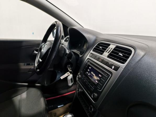 Volkswagen Polo V Рестайлинг с пробегом 2017 года, цена 1 215 000 рублей, 105721 км, седан, Автокод Объявления