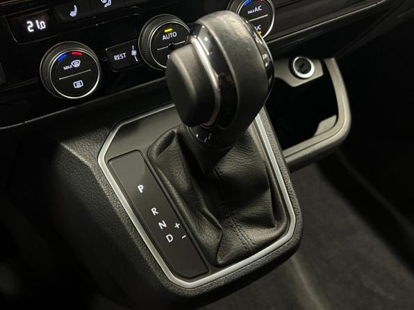 Volkswagen Multivan T6 Рестайлинг с пробегом 2022 года, цена 8 363 000 рублей, 58697 км, минивэн, Автокод Объявления
