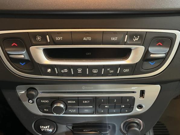 Renault Fluence I Рестайлинг с пробегом 2014 года, цена 935 000 рублей, 122497 км, седан, Автокод Объявления