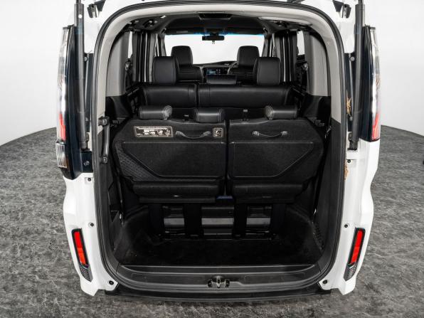 Honda Stepwgn V Рестайлинг с пробегом 2017 года, цена 2 350 000 рублей, 80863 км, минивэн, Автокод Объявления