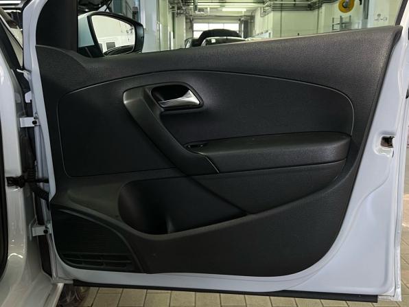 Volkswagen Polo V Рестайлинг с пробегом 2019 года, цена 1 570 000 рублей, 86100 км, седан, Автокод Объявления