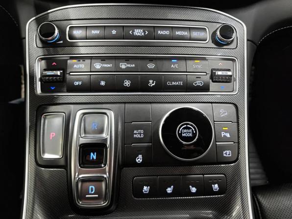 Hyundai Santa Fe IV Рестайлинг с пробегом 2022 года, цена 3 499 000 рублей, 69416 км, внедорожник, Автокод Объявления