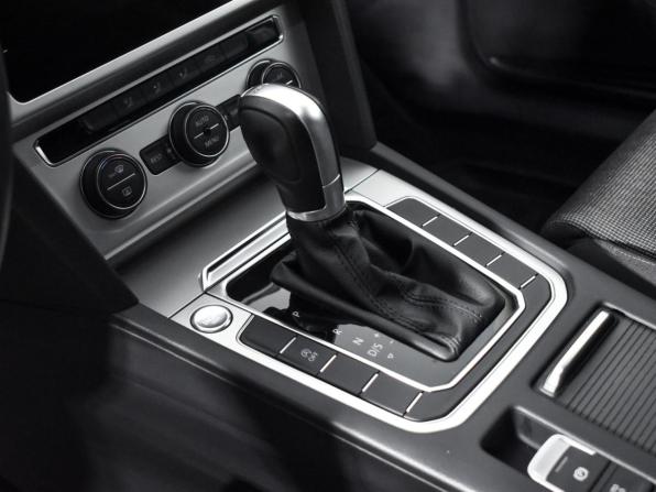 Volkswagen Passat B8 с пробегом 2017 года, цена 1 629 000 рублей, 202734 км, седан, Автокод Объявления