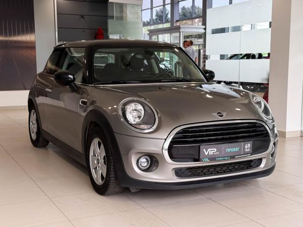 Mini Hatch III (F55/F56) Рестайлинг с пробегом 2019 года, цена 1 655 000 рублей, 48086 км, хэтчбек, Автокод Объявления