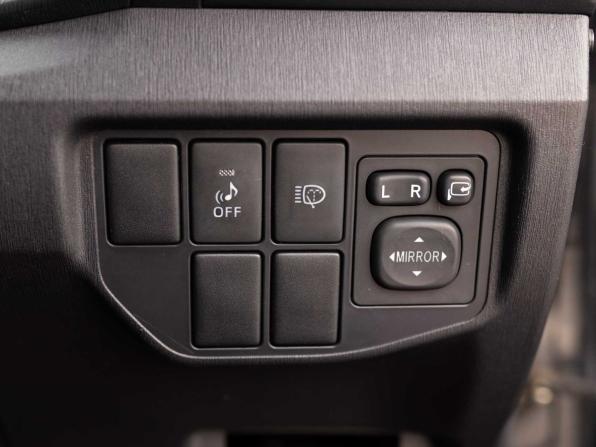 Toyota Prius III Рестайлинг (XW30) с пробегом 2013 года, цена 990 000 рублей, 224539 км, лифтбек, Автокод Объявления
