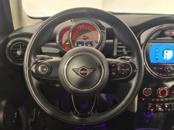 Mini Hatch III (F55/F56) Рестайлинг с пробегом 2019 года, цена 1 500 000 рублей, 150950 км, хэтчбек, Автокод Объявления