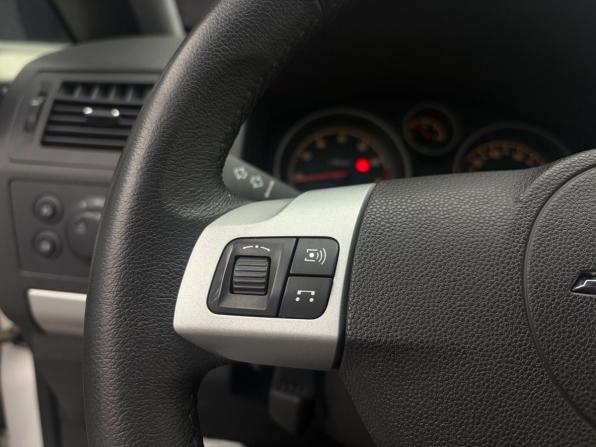Opel Zafira B Рестайлинг с пробегом 2013 года, цена 949 900 рублей, 125754 км, компактвэн, Автокод Объявления