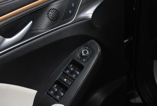 Haval Jolion I Рестайлинг с пробегом 2023 года, цена 2 265 000 рублей, 28377 км, внедорожник, Автокод Объявления