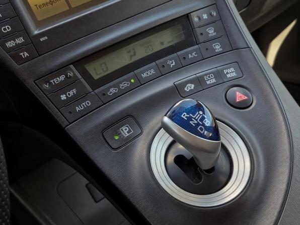 Toyota Prius III (XW30) с пробегом 2010 года, цена 896 000 рублей, 310459 км, лифтбек, Автокод Объявления