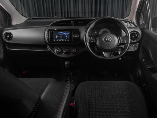 Toyota Vitz III (XP130) Рестайлинг 2 с пробегом 2017 года, цена 1 179 000 рублей, 89122 км, хэтчбек, Автокод Объявления