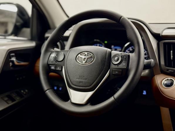 Toyota RAV4 IV (XA40) Рестайлинг с пробегом 2018 года, цена 2 760 000 рублей, 138000 км, внедорожник, Автокод Объявления