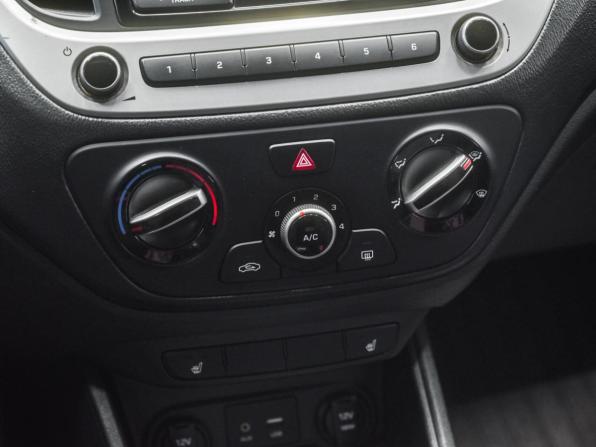 Hyundai Solaris II с пробегом 2017 года, цена 1 079 000 рублей, 152207 км, седан, Автокод Объявления
