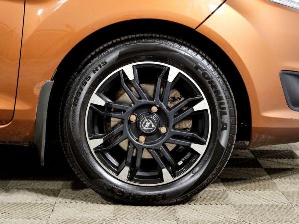 Ford Fiesta Mk6 Рестайлинг с пробегом 2015 года, цена 555 555 рублей, 301611 км, седан, Автокод Объявления