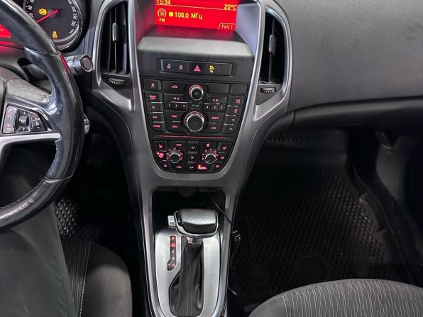 Opel Astra J Рестайлинг с пробегом 2013 года, цена 670 000 рублей, 236940 км, седан, Автокод Объявления