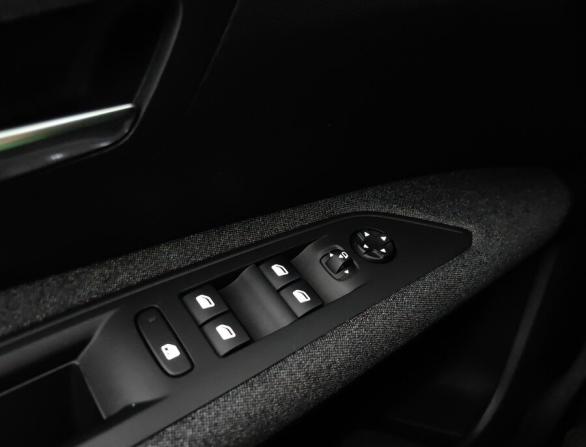 Peugeot 3008 II с пробегом 2019 года, цена 1 598 000 рублей, 168000 км, внедорожник, Автокод Объявления