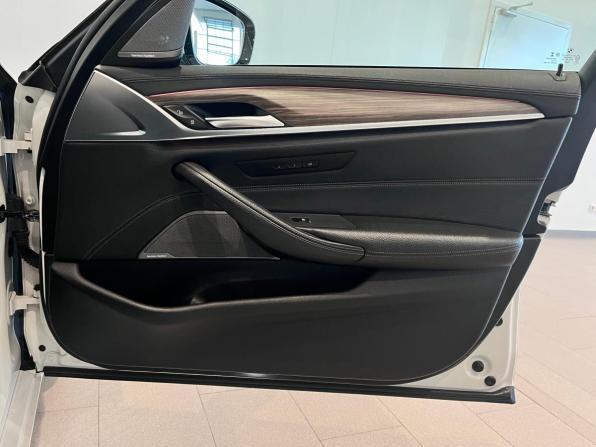 BMW 5 серии VII (G30/G31/G38) с пробегом 2018 года, цена 3 850 000 рублей, 96102 км, седан, Автокод Объявления