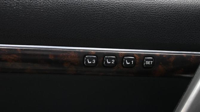 Toyota Land Cruiser 200 Series Рестайлинг 1 с пробегом 2015 года, цена 6 800 000 рублей, 48600 км, внедорожник, Автокод Объявления