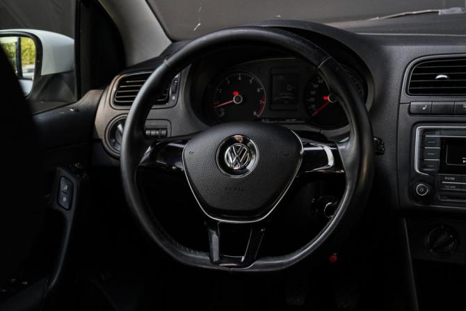Volkswagen Polo V Рестайлинг с пробегом 2016 года, цена 1 075 000 рублей, 134988 км, седан, Автокод Объявления