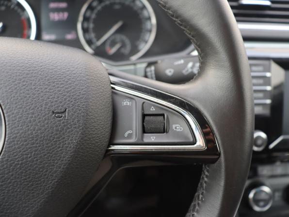Skoda Superb III с пробегом 2015 года, цена 1 599 000 рублей, 135132 км, лифтбек, Автокод Объявления