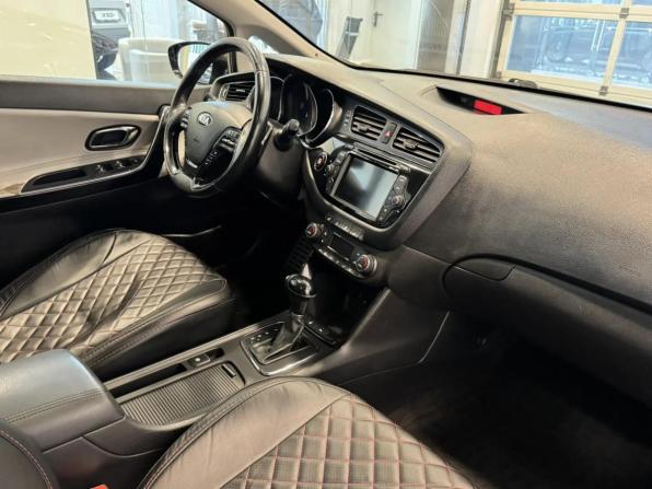 Kia Ceed II с пробегом 2013 года, цена 920 000 рублей, 241051 км, универсал, Автокод Объявления