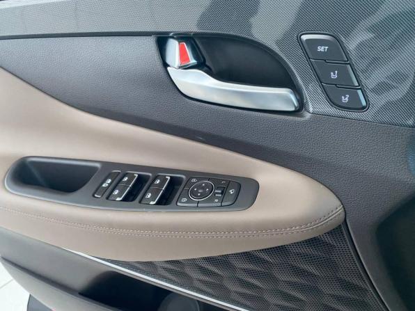 Hyundai Santa Fe IV Рестайлинг с пробегом 2022 года, цена 4 599 000 рублей, 16420 км, внедорожник, Автокод Объявления