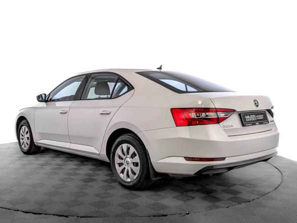 Skoda Superb III с пробегом 2019 года, цена 2 399 000 рублей, 40183 км, лифтбек, Автокод Объявления