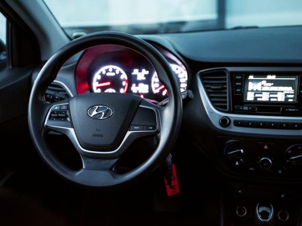 Hyundai Solaris II с пробегом 2017 года, цена 1 175 000 рублей, 101578 км, седан, Автокод Объявления