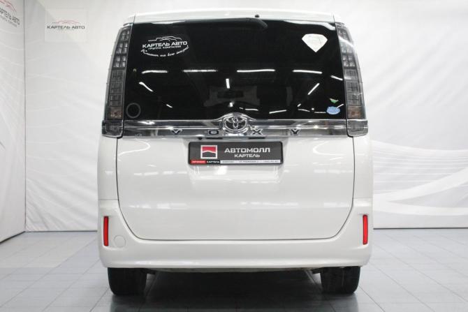 Toyota Voxy III (R80) с пробегом 2014 года, цена 1 679 000 рублей, 196000 км, минивэн, Автокод Объявления